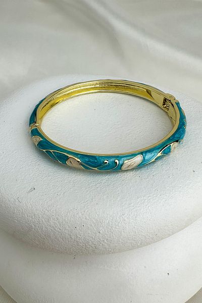Modex Special Series Enamel Leaf Detail Handcuff Bracelet (Diameter: 6cm)