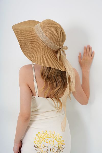 VAGGON Wide Straw Hat with Bow Detail