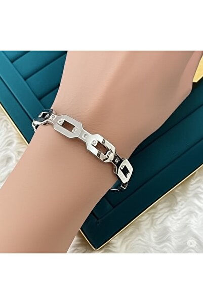 FAMEMUS ACCESSORY سوار فضي من الفولاذ بتصميم هندسي حديث