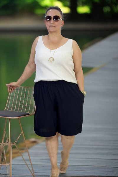 yagmurberen Cotton Viscose Fabric Pocketed Waist Elastic Double Legs Large Size Shorts.