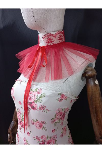 es moda shop Noctera Lace Detail Tulle Neck Collar Red