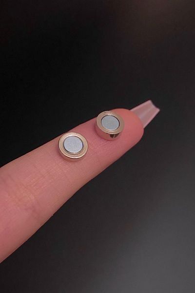 Jaida Moda Unisex Silvery Magnetic Silver Color Steel Earrings – Stylish and Comfortable Design Without Holes