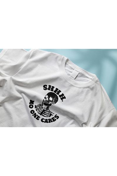 YEACHY Unisex No One Cares εμπριμέ μπλουζάκι