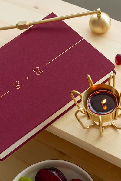 Matt Notebook Agendă academică A5 din in 2025-2026 15x21 cm - 17 luni Bordeaux