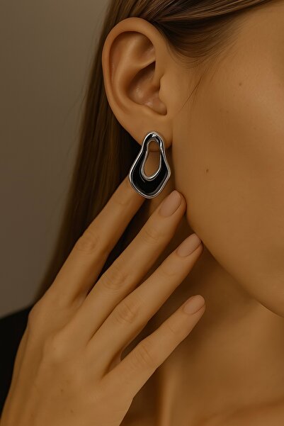 monalisatoka Kadın Gümüş Asimetrik Şekil Siyah/Beyaz Mineli Küpe 2 Adet