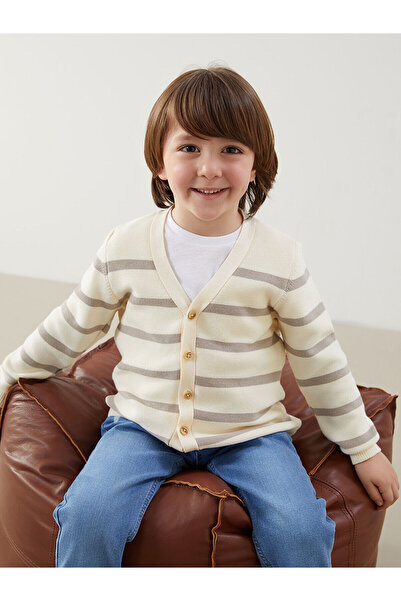 LC Waikiki سترة تريكو مخططة برقبة على شكل حرف V للأولاد