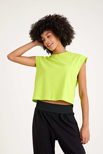 Scorp تي شيرت رياضي نسائي من Savage باللون الليموني