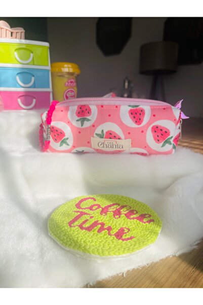 the chanta مقلمة على شكل فراولة من Pinterest