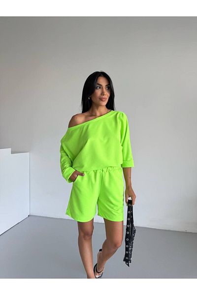 Butik Comfortable Fit Boat Neck Shorts Blouse Double Set