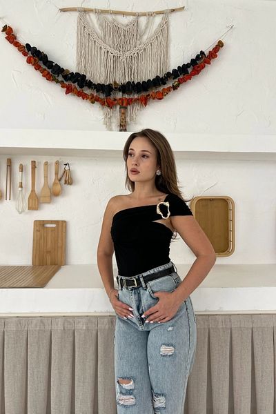 Sorridi Boat Neck Sandy Crop Blouse with Accessories
