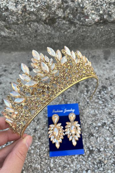 Hobigram Madeline Bridal Set – Gold Crown and Thin Shuttle Earrings Set, Henna Wedding Accessory