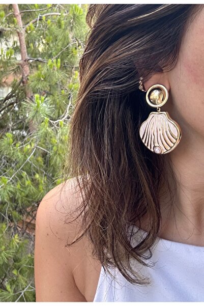 YENGEÇ Seashell Gold Detailed Earrings