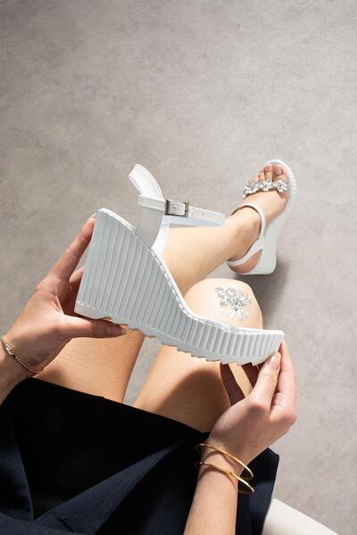 Modanizm صندل بكعب ويدج أبيض من لوكسا