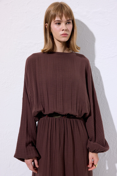 Manuka Šaty z mušelínu se stahováním v pase, hnědé