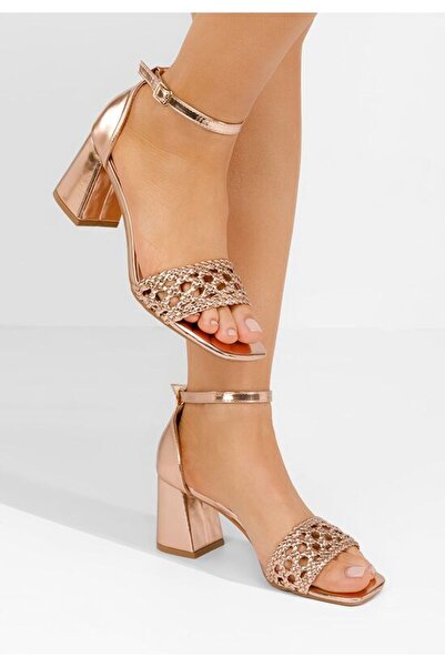 B T Shoes Sandale Nickyta cu degetul mare, culoarea șampanie
