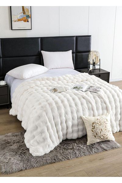 FIONNA.RO Rabbit Faux Fur Blanket With Zipper - White