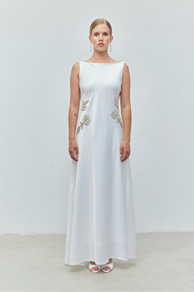 Bohai Design Beyaz İnci İşlemeli Sırt Dekolteli Uzun Saten Özel Gün Elbisesi