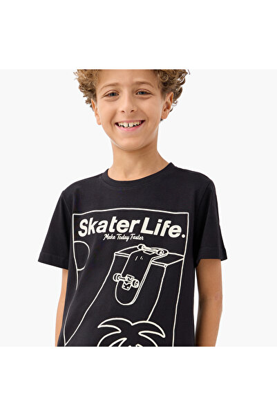 Juniors Skater Graphic Print Crew Neck T-shirt with Short Sleeves