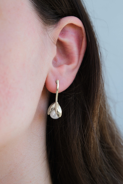 AURRARİ Gümüş Kaplama Lale Şekilli İncili Küpe