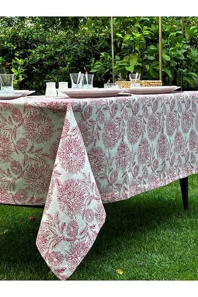 LUFA HOME Delicate Tablecloth