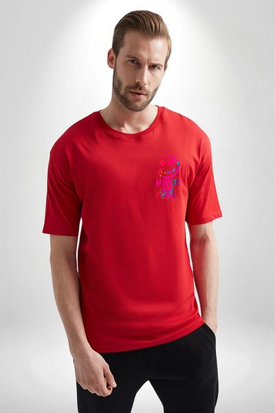 Angemiel Happy People Think Different, Be Happy Red Oversize Women Men Front Minimal Printed T-Shirt