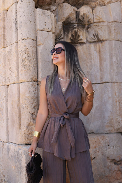 bytugcekaya Σετ παντελόνι μπλούζας με κορδόνι σε καφέ ριγέ