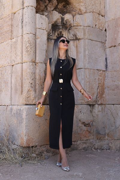 bytugcekaya Φόρεμα με λεπτομέρεια με μαύρη αγκράφα