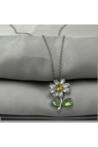 MADE Daisy necklace