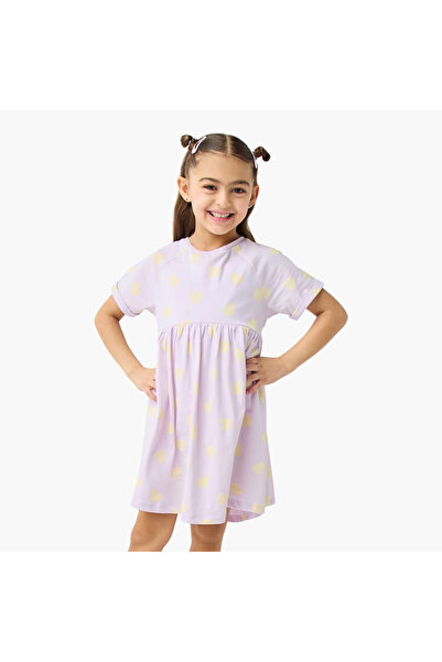 Juniors فستان بطبعة قلب وأكمام قصيرة