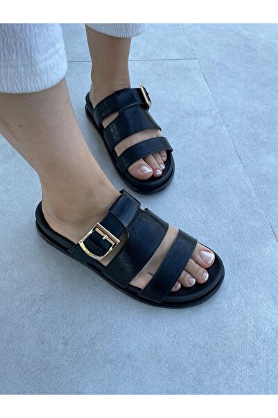 Elvinin Tarzı Tina Black Wrinkled Patent Leather Buckle Detailed Slippers