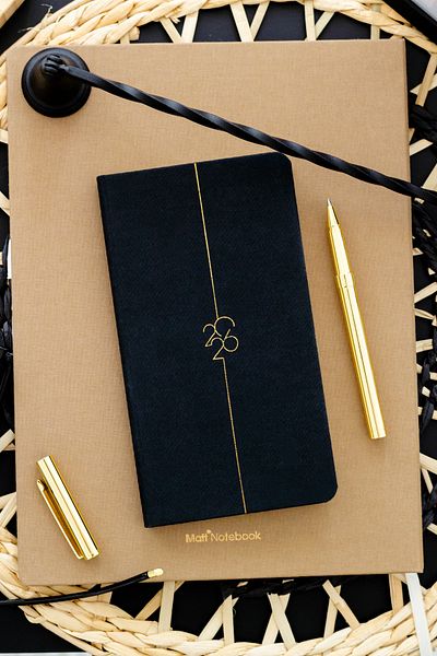 Matt Notebook Седмичен ленен джобен дневник 2026, 12 месеца, черен