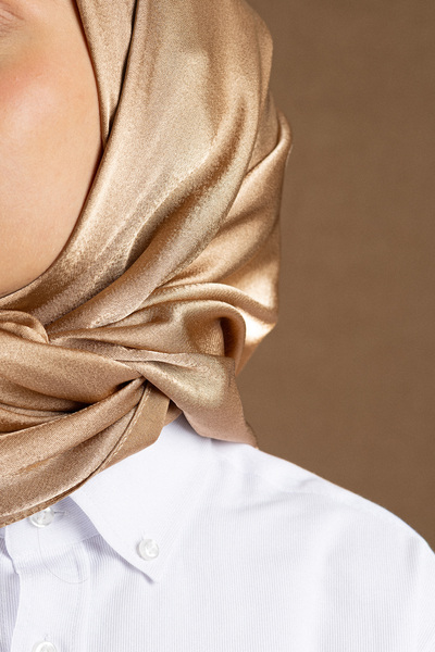 Akel Μονόχρωμο κασκόλ Aura - Κομψή επιλογή για καθημερινά και ειδικά συνδυασμούς