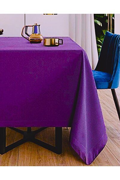 Royalty مفرش طاولة بنفسجي مخملي