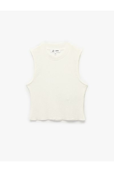 Koton Crew Neck Sleeveless Basic Crop Blouse