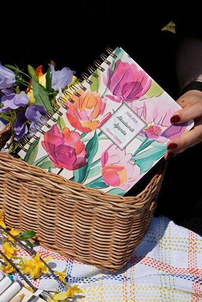 Victoria's Journals Ακαδημαϊκό Ατζέντα-2025–2026 | Α5 | Σπιράλ | Με σελιδοδείκτη | Premium 100 γρ. | Ανοιξιάτικη ράση