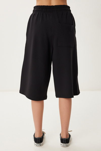 Happiness İstanbul Kadın Siyah Cepli Esnek Örme Eşofman Şort UB00405
