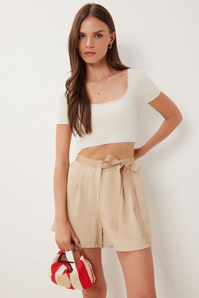 Happiness İstanbul Women's Beige Tie Detailed Mini Woven Shorts Rw00003