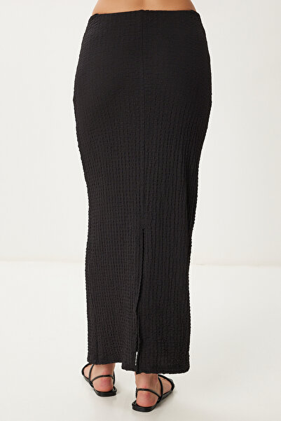 Happiness İstanbul Fusta neagră tricotată elastică cu fantă texturată pentru femei ZV00336