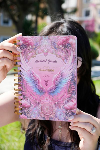 Victoria's Journals 2025-2026 Ακαδημαϊκό Πρόγραμμα Α5- Με Σελίδα Κίνησης- Ουράνια Φτερά
