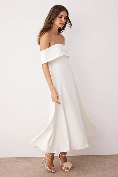 Trendyol Collection Rochie de seară elegantă țesută în linie A, cu detaliu de guler alb TPRSS24EL00210