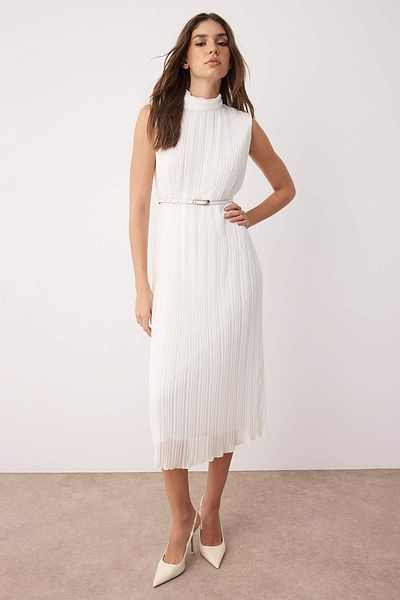 Trendyol Collection Λευκή ζώνη ίσια κοπή πλισέ μίντι φόρεμα με επένδυση σιφόν TWOSS25EL00118
