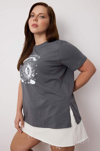Trendyol Curve Anthracite Crew Neck 100% βαμβακερό πλεκτό μπλουζάκι TBBSS23BF00030