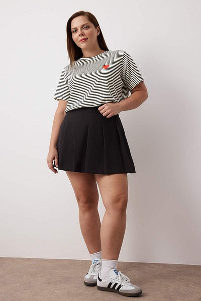 Trendyol Curve Black Heart Embroidered Regular/Normal Fit Knitted T-Shirt Tbbss25Bf00083