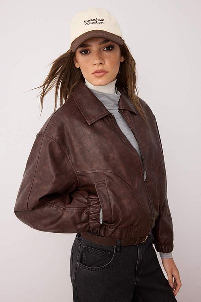 Trendyol Collection Кафяво тънко яке тип бомбър от изкуствена кожа с голям размер TWOAW26MO00047