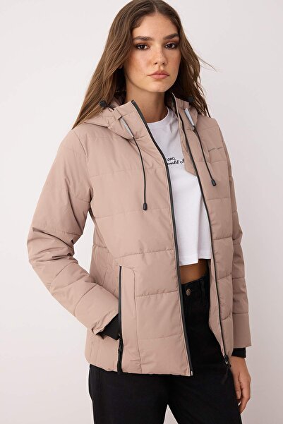 Trendyol Collection Béžová nepromokavá nafukovací bunda s kapucí Regular Fit TWOAW26MO00000