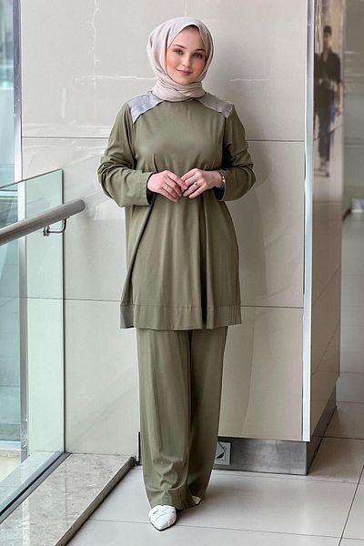 Nuss Tunic Trousers Suit with Satin Piece Detail on the Shoulders