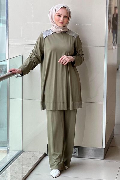 Nuss Tunic Trousers Suit with Satin Piece Detail on the Shoulders