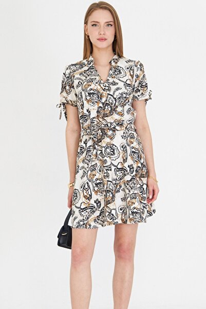 armonika Γυναικείο κοντό φόρεμα με γιακά καφέ Judge με δεμένο μανίκι με ελαστική ζώνη μέσης ARM-25Y 001033