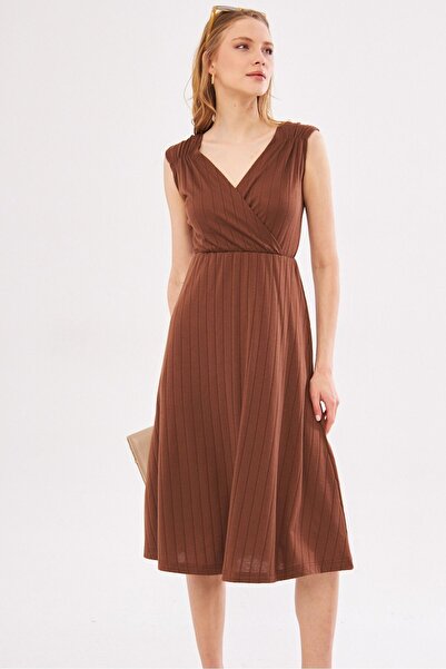 armonika Hnědé midi šaty - elastický pas a ramena, límec s dvojitým lemem-24Y 001017