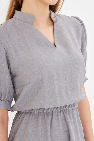 armonika Dámské šedé šaty s výstřihem do V, elastický pas, krátký rukáv, rozšířené šaty ARM-25Y001001